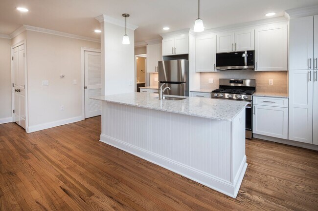 Photo - Hickory Manor: In-Unit Washer & Dryer, Heat, Water & Gas Included, Fitness Center, Sauna, and Bar...