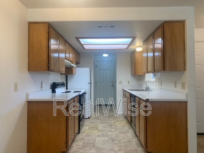 Photo - 1423 SW Kokanee Ln