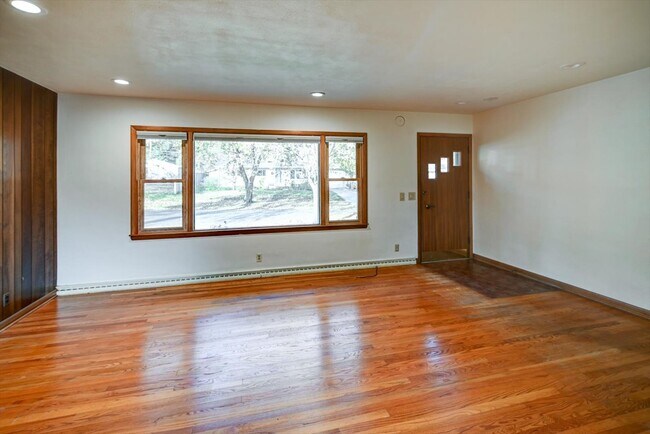 Photo - 429 Mineau Pky