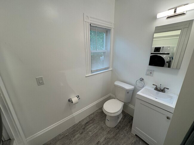 Photo - 35 Cameron Ave Unidad 2