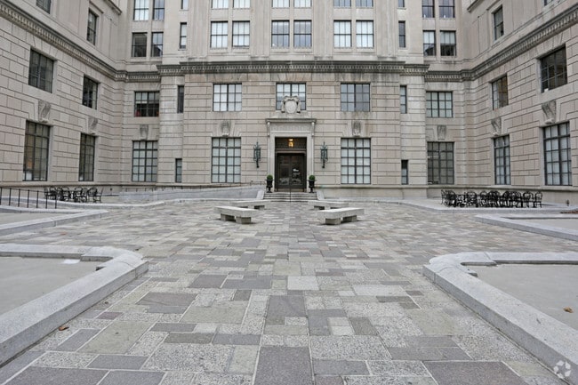 Photo - 2100 Parkway