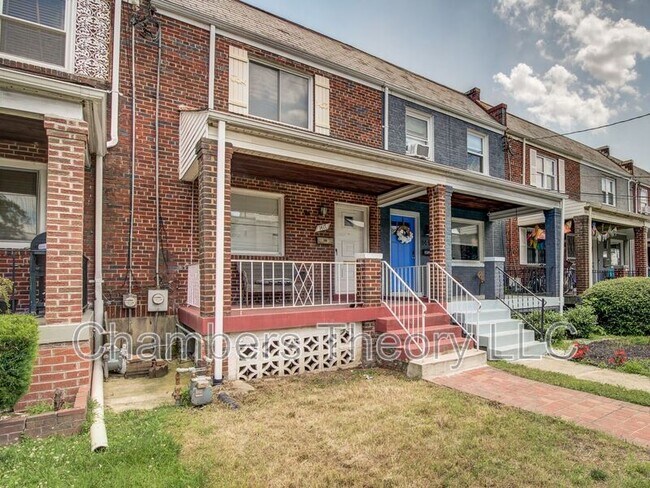 Photo - 1417 Downing St NE