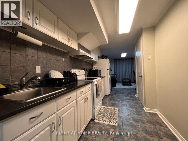Photo - 70 Fairmeadow Pl