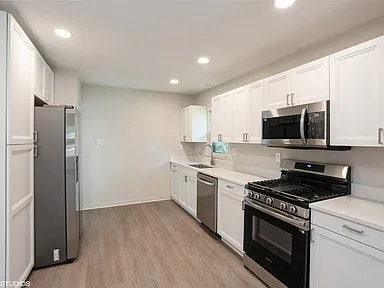 Photo - 3215 E 8th St