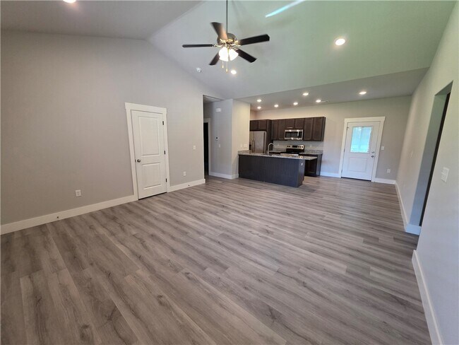 Photo - 13 Lockhart Ln