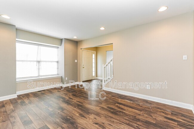 Photo - 1704 Delancey Way