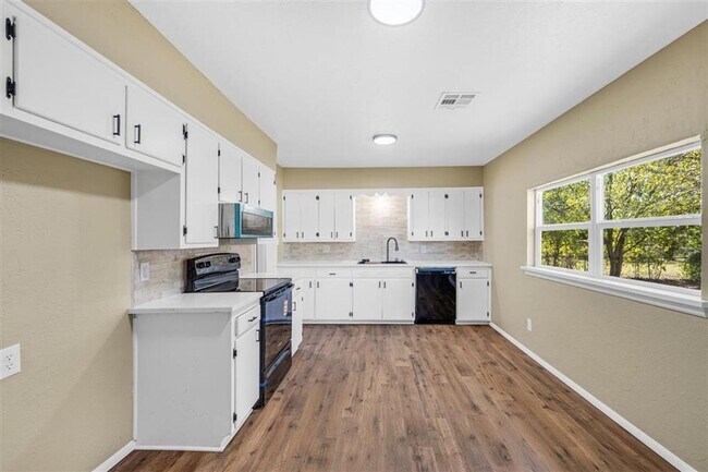 Photo - 703 SE Sullivan Dr