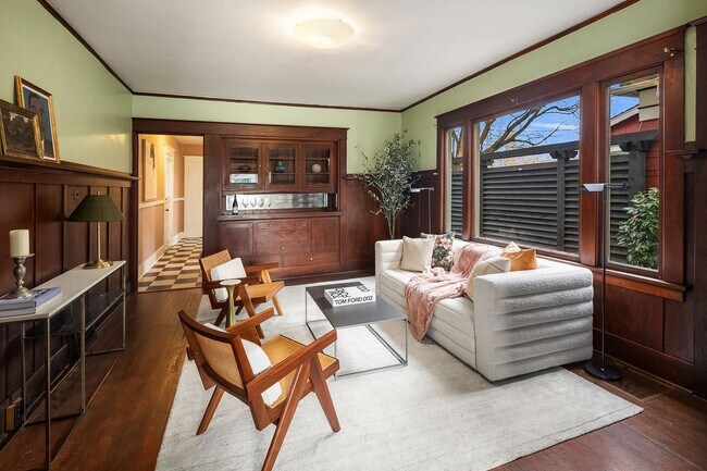 Photo - Charming 1 Bedroom Downstairs Unit****COMING SOON*** Unit B