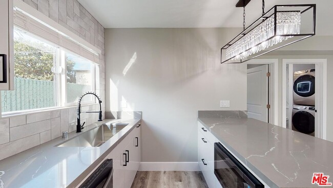 Photo - 2123 S Orange Dr