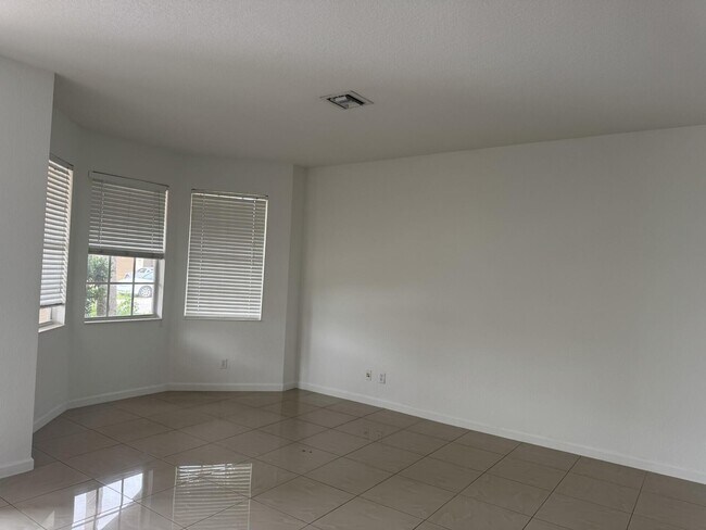 Photo - 1804 SW Jamesport Dr