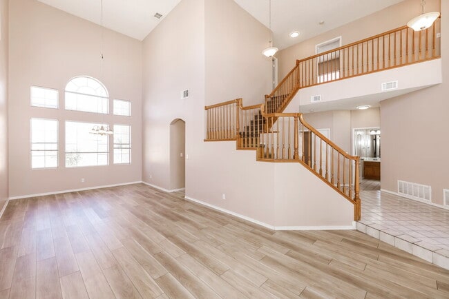 Photo - 268 Sundial St