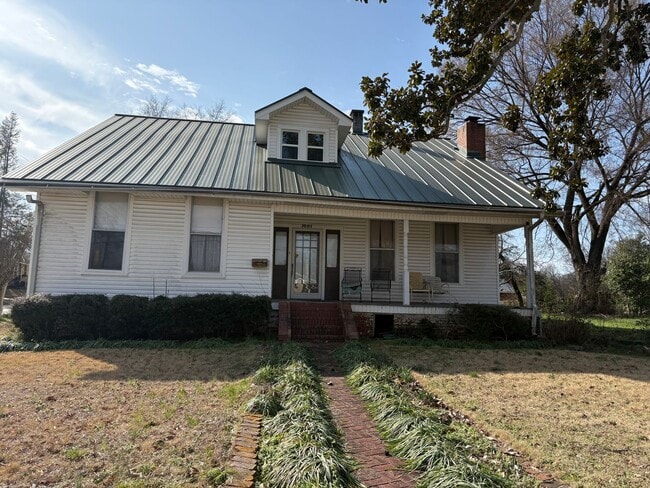 Building Photo - Lelia St Apartments Unit 102 1/2 W Lelia St