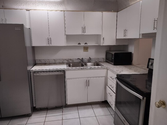 Building Photo - 2060 NW 48th Terrace Unit 116