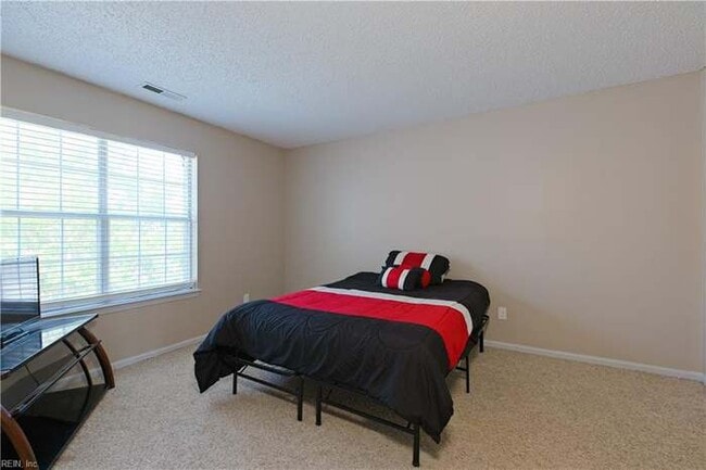 Building Photo - 5217 Heathglen Cir Unit 5217 Heathglen circle