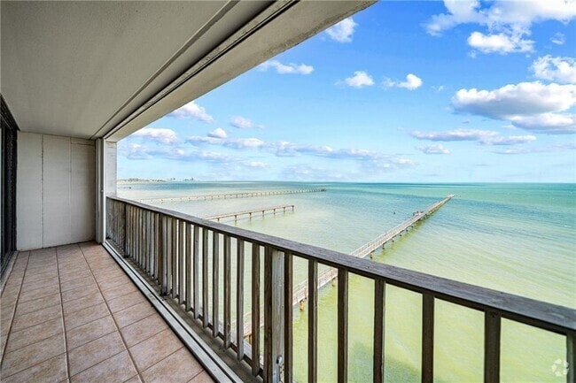 Building Photo - 4334 Ocean Dr Unit Catalina Condos