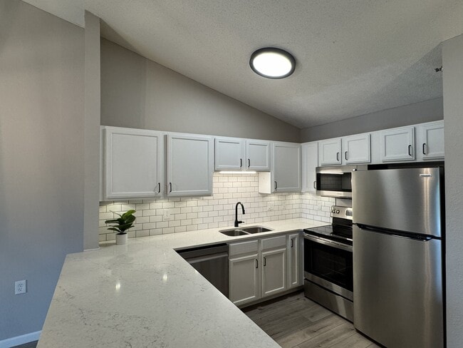 Building Photo - 1321 Lake Dr W Unit 313