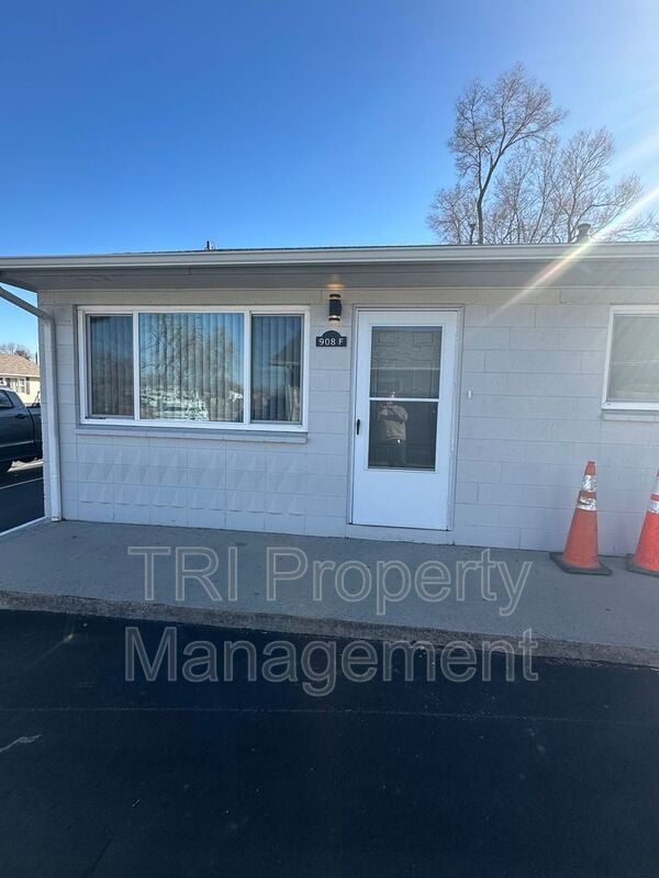 Building Photo - 908 31st Ave