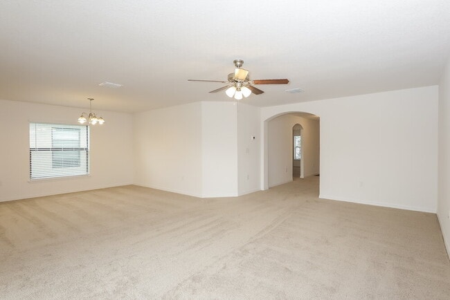 Photo - 745 Chatham Walk