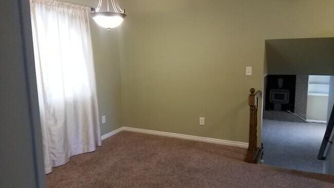Photo - Big 6 Bedroom Single Family Home!!!