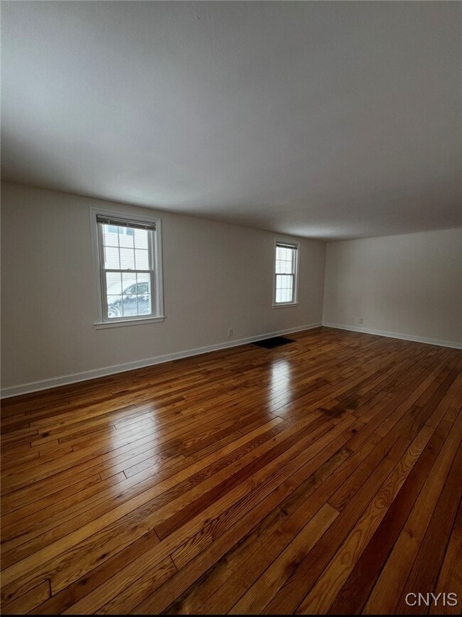 Photo - 435 French Rd