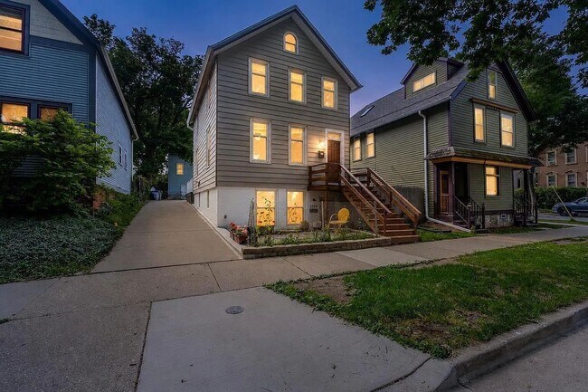 Photo - 1757 N Franklin Pl