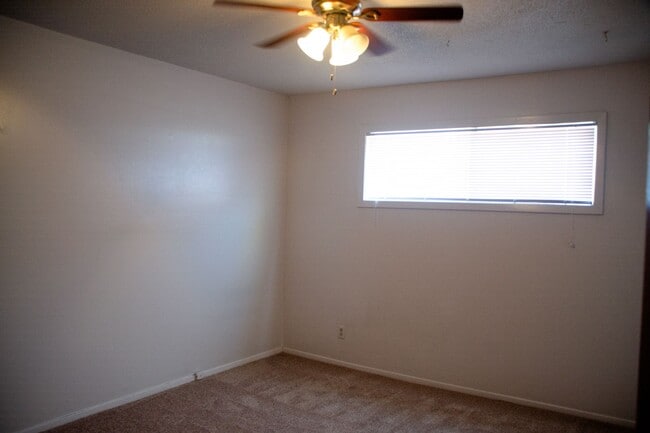 Photo - The Oaks Apartments