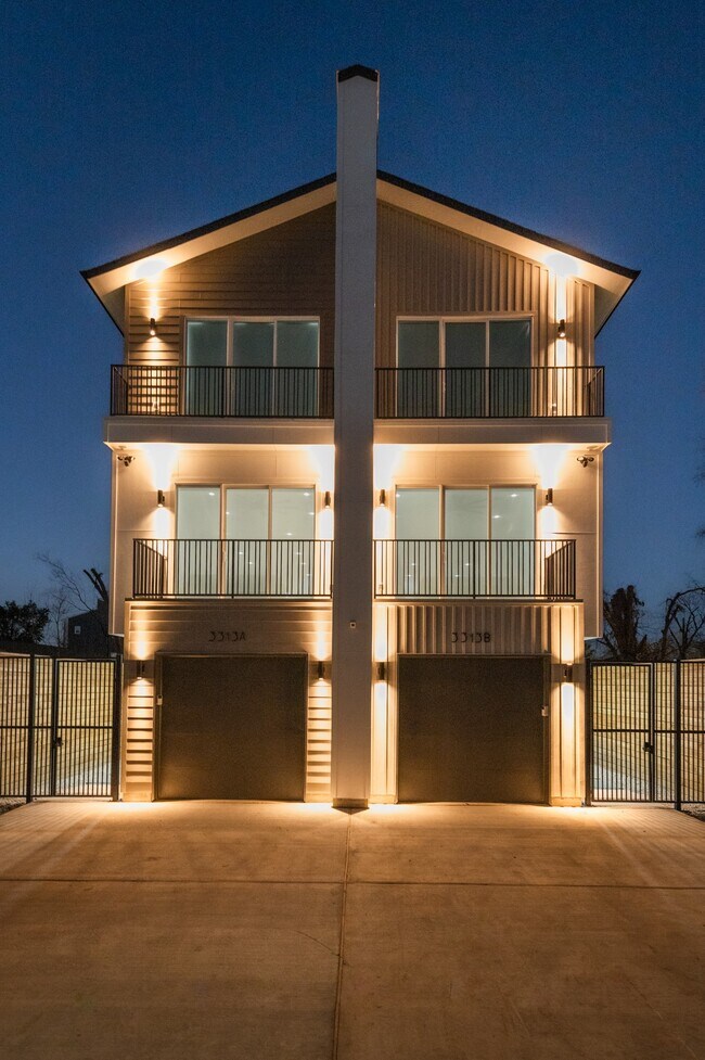 Building Photo - 3313 Hadley St Unit B