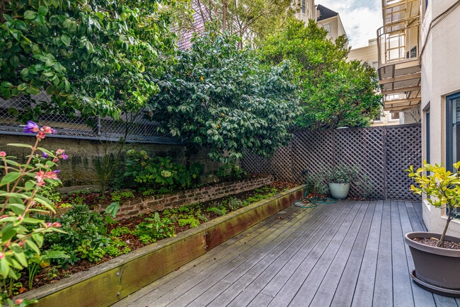 Photo - 2275 Broadway