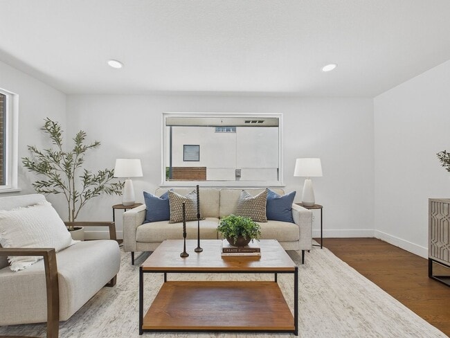 1370-1372 Zenobia St.