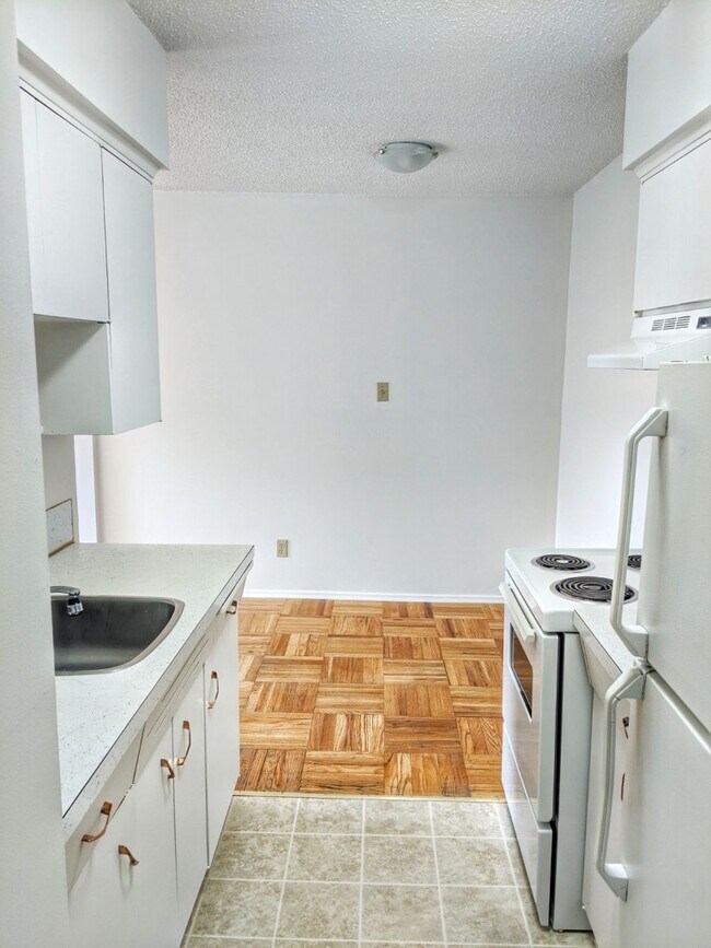 Kitchen with dining room - 52 4th St Unit 52 4th Street
