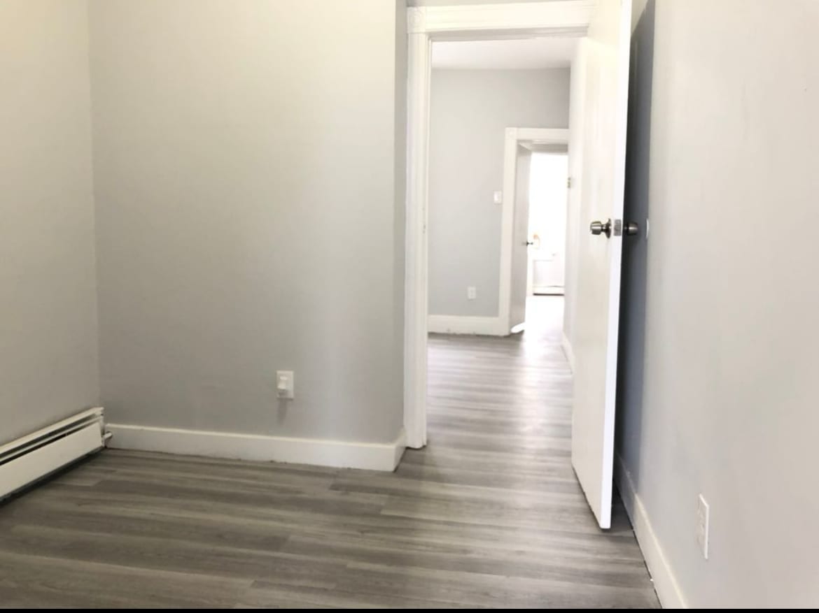 Photo - 85 E 25th St