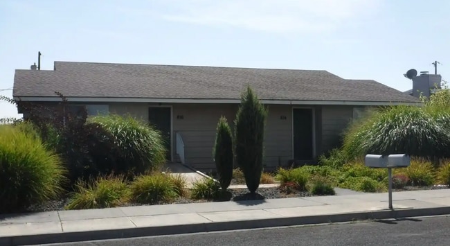 Building Photo - Duplex For Rent Rental