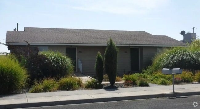 Building Photo - Duplex For Rent Rental