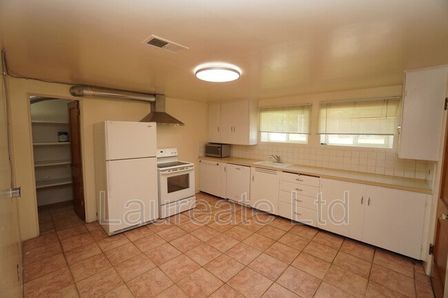 Photo - 1983 S Grant St