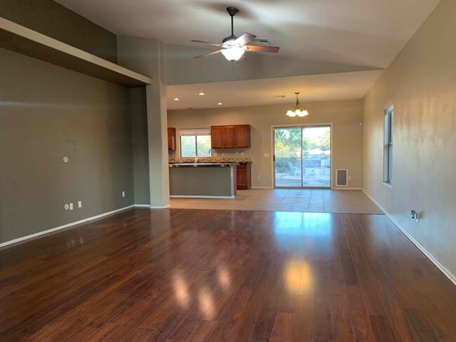 2604 W Maldonado Rd