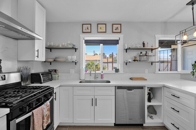 Photo - 1635 E Oak St Unit 3