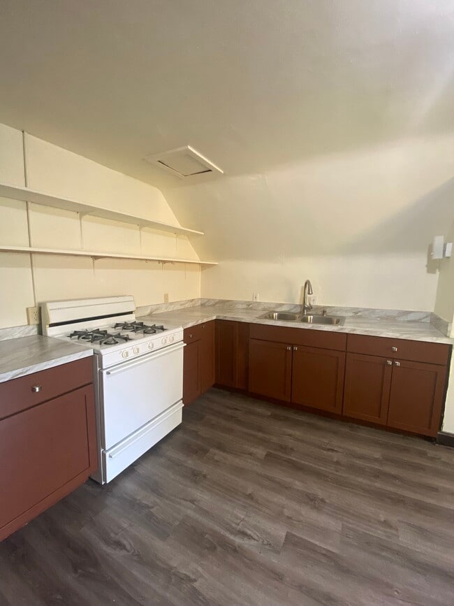 Photo - 1242 E Mifflin St Unit #3