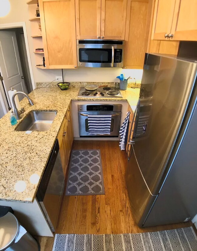 Photo - 1821 N Hermitage