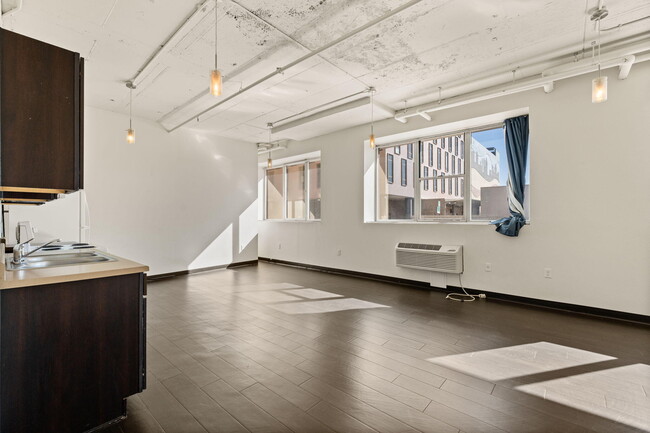 Photo - 517 Gold Ave SW