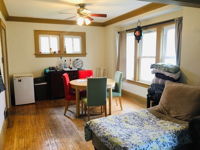 Photo - 305 Maryland St