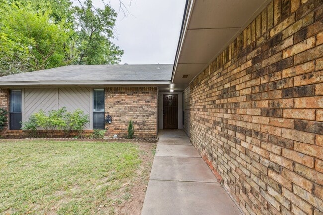 Photo - $500 Off Move In Special! Welcome to this ...