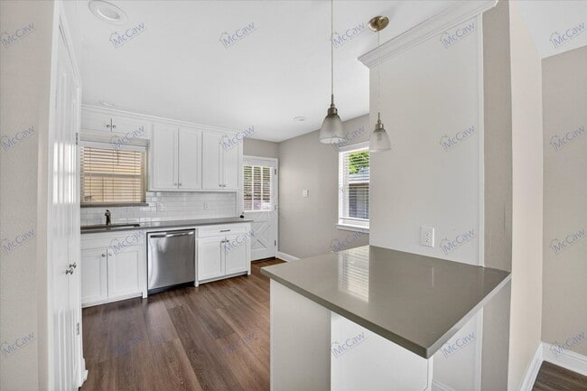 Photo - 206 N Graves St