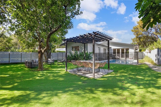 Photo - 270 NW 50th St