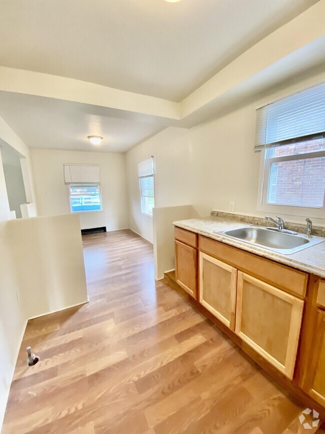 Building Photo - 19930 Charest St Rental