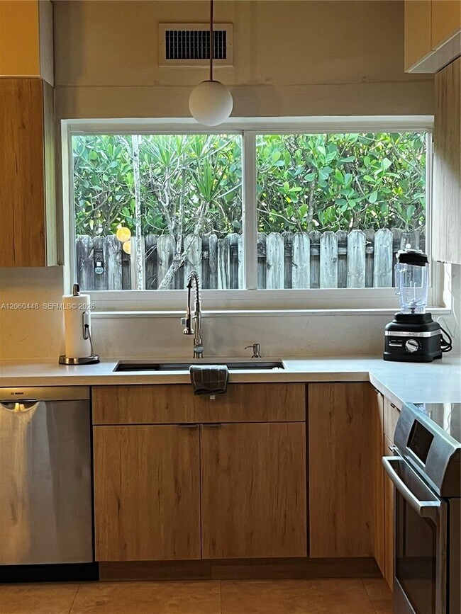 Photo - 4344 Douglas Rd