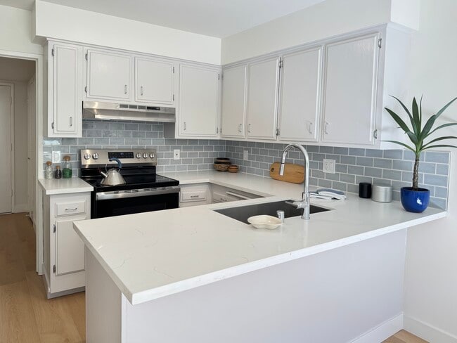 Photo - Sherman Oaks Apartments