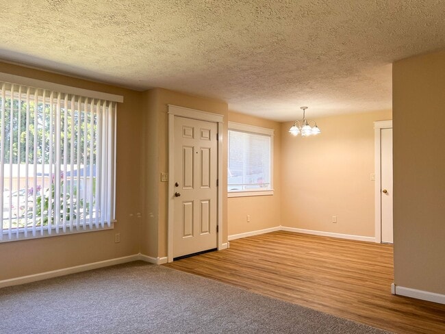 Photo - 2BD/1BA DUPLEX W/ GARAGE &YARD IN SALEM