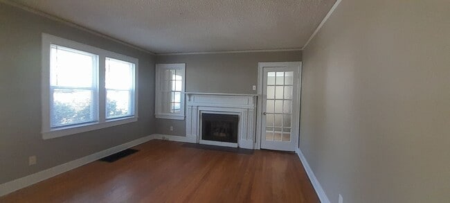 202 N Howell Ave