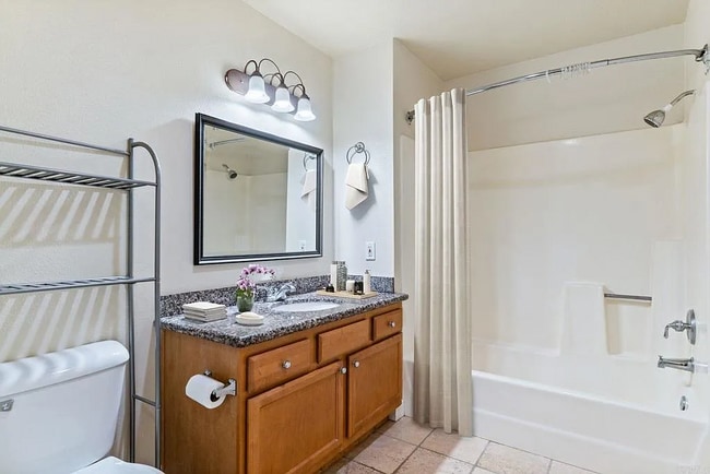 Building Photo - 1 Bedroom Gem in Carmel Valleys Top Notch ... Unit 18 Rental