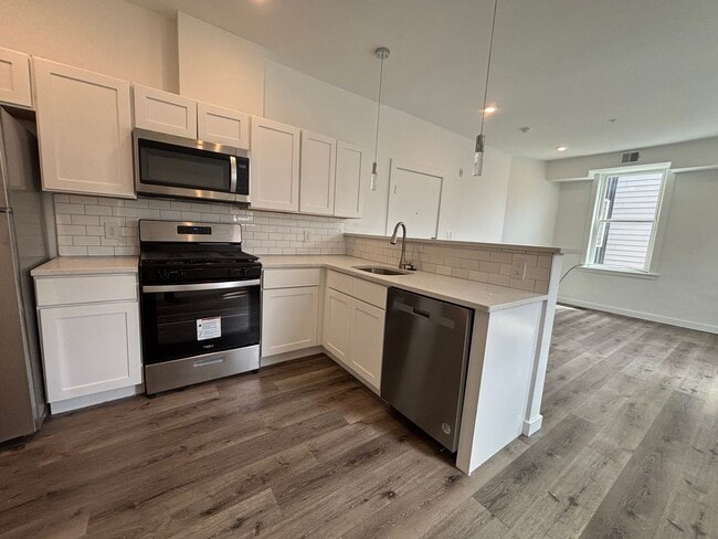 Building Photo - 240- 242 E Girard Unit 2